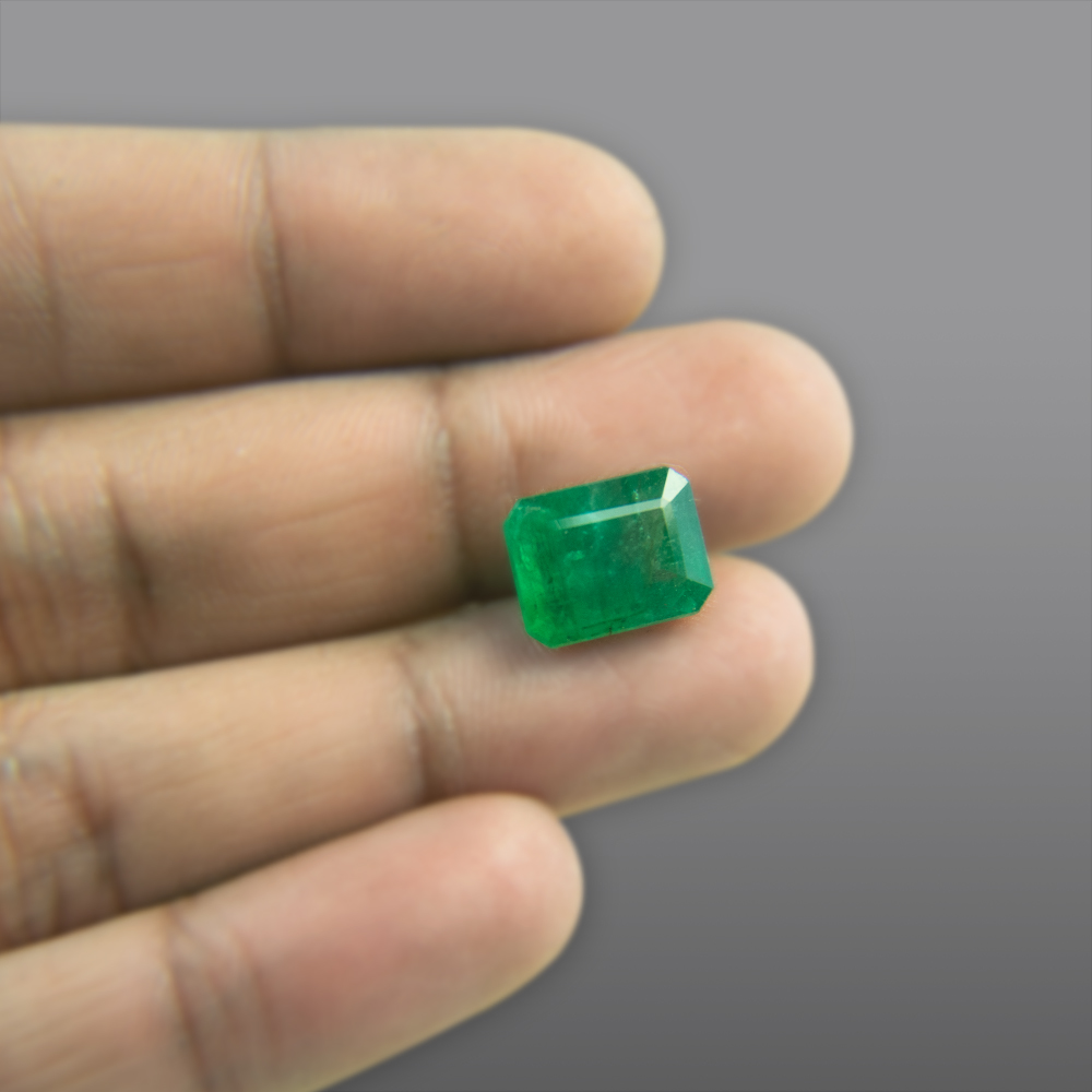 Natural Emerald (Panna) Gemstone 6.75 Carat/ 7.50 Ratti 