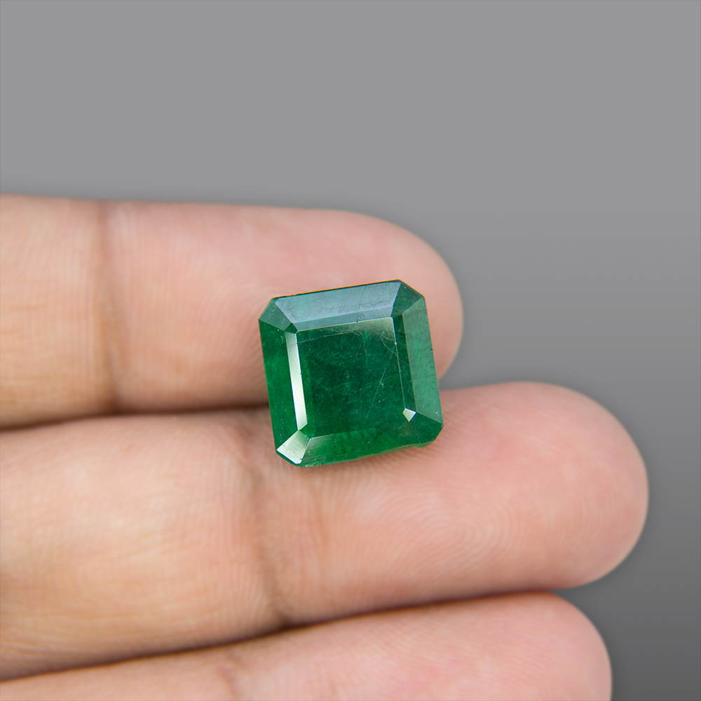 Natural Emerald (Panna) Gemstone 7.02 Carat / 7.80 Ratti