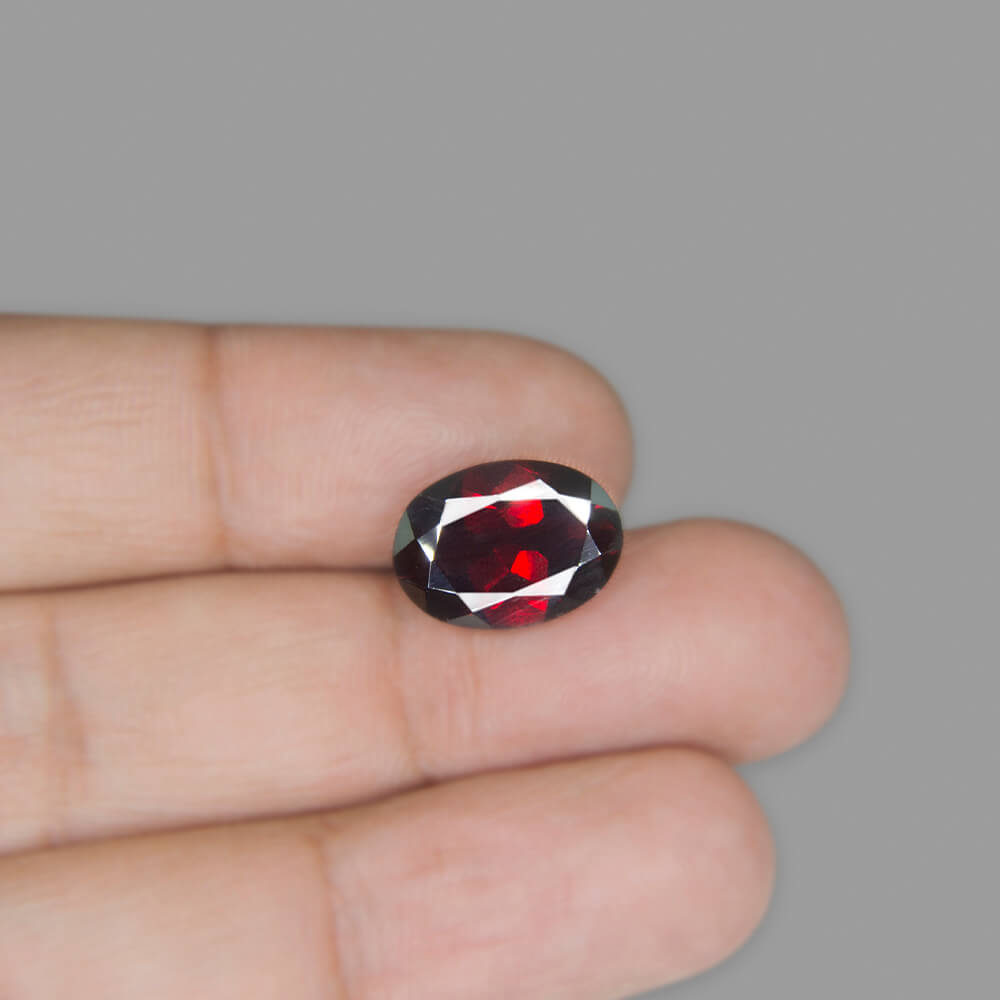 Red Garnet (Almandine-Pyrope) - 5.62 Carat