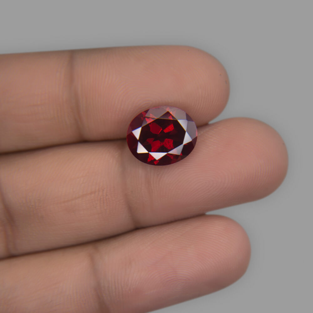 Red Garnet (Almandine-Pyrope) - 5.64 Carat
