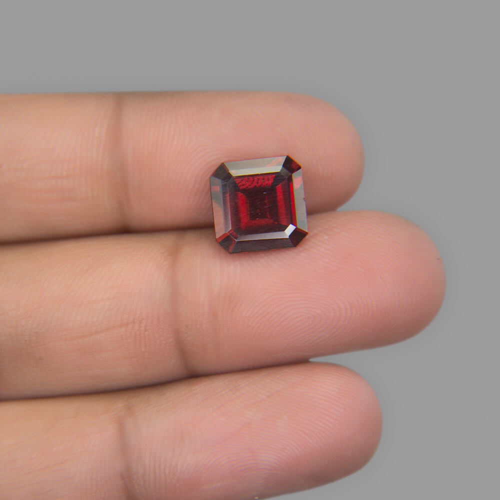 Red Garnet (Almandine-Pyrope) - 5.20 Carat