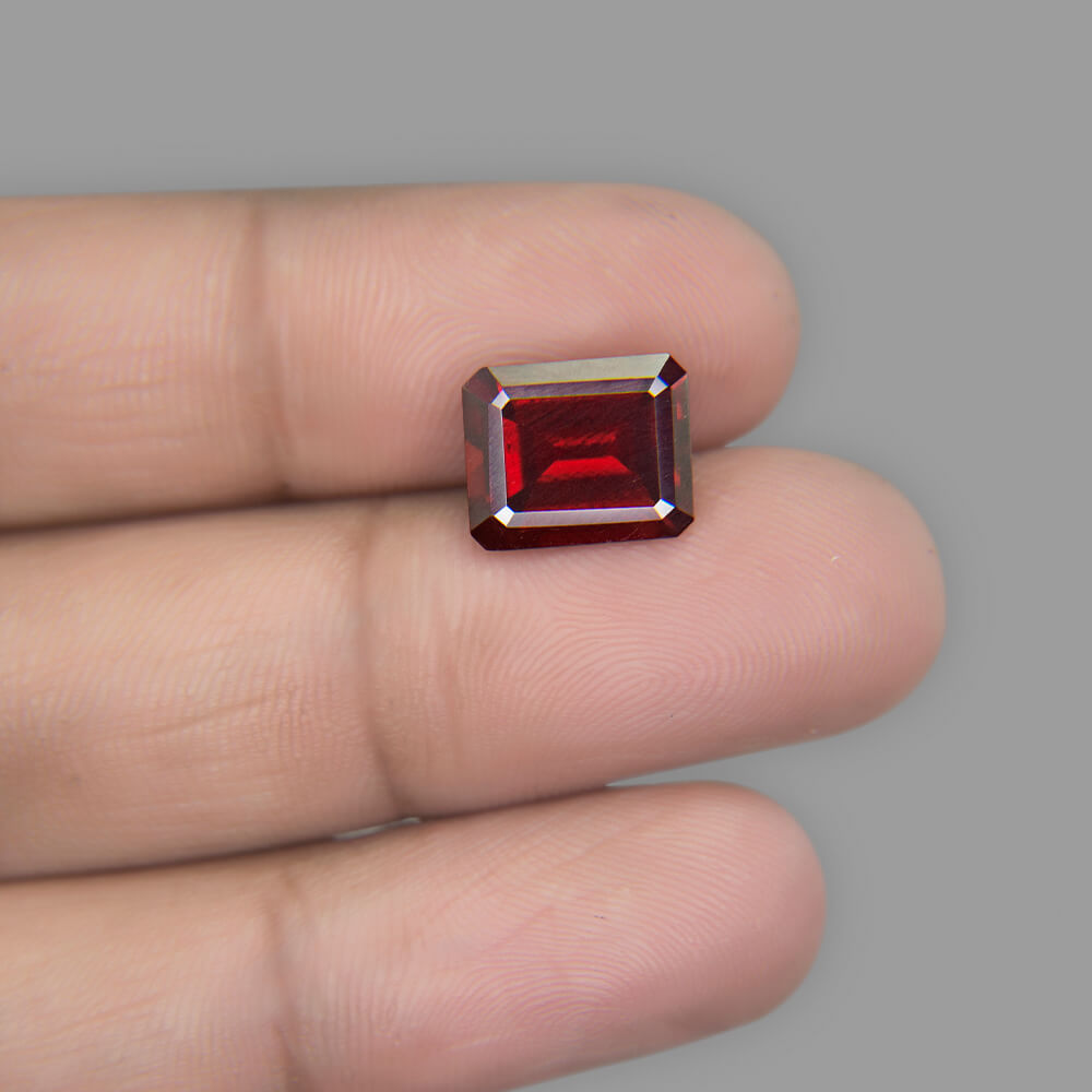 Red Garnet (Almandine-Pyrope) - 5.60 Carat