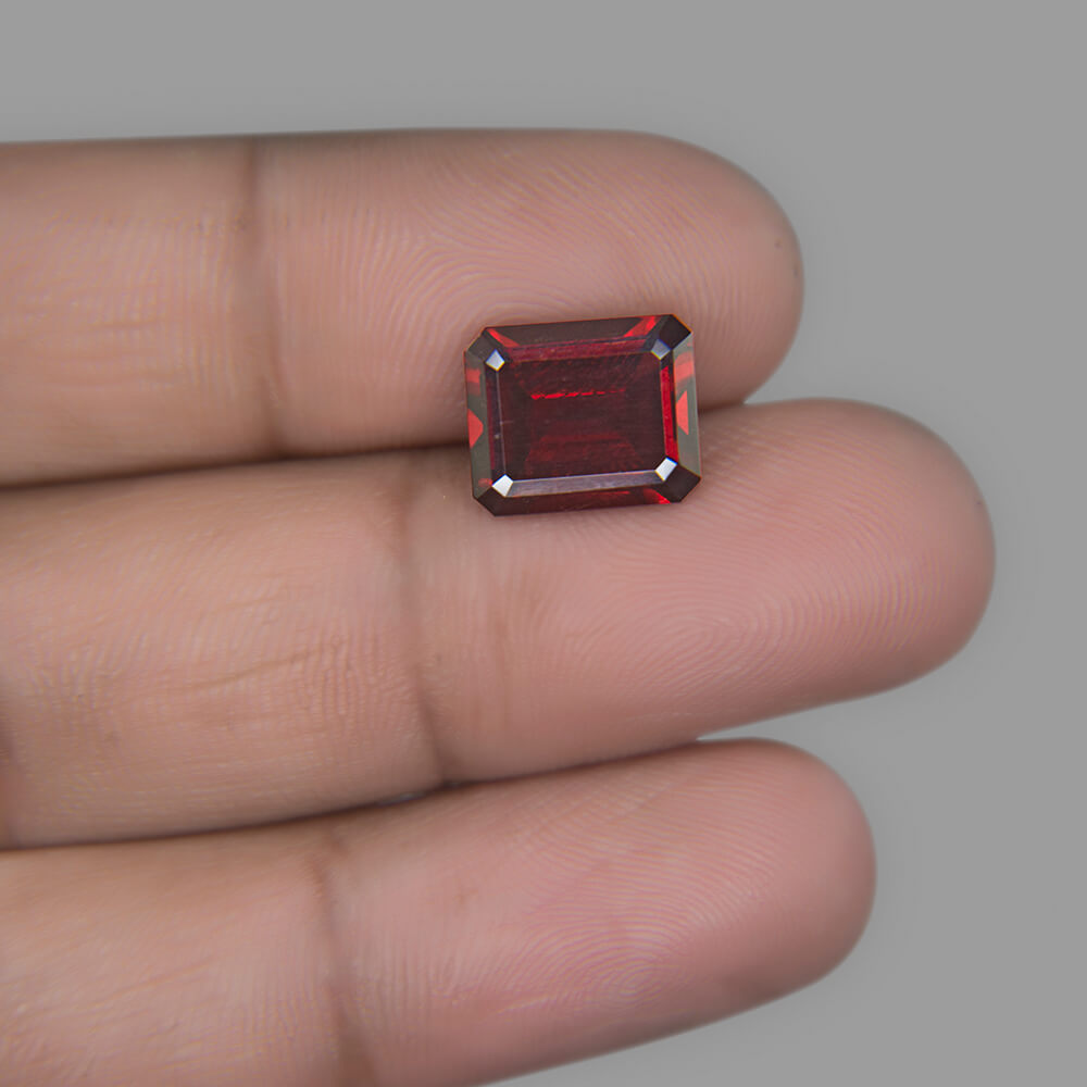 Red Garnet (Almandine-Pyrope) - 5.32 Carat