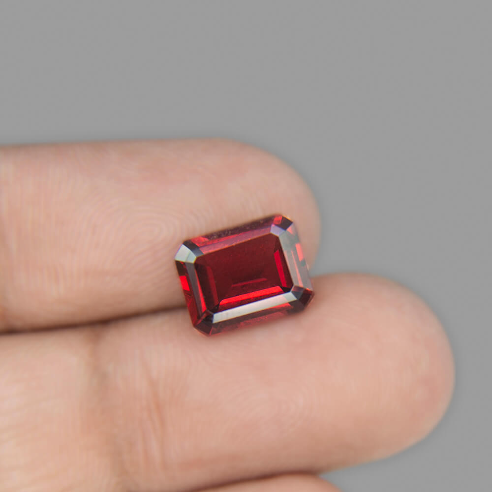 Red Garnet (Almandine-Pyrope) - 5.37 Carat