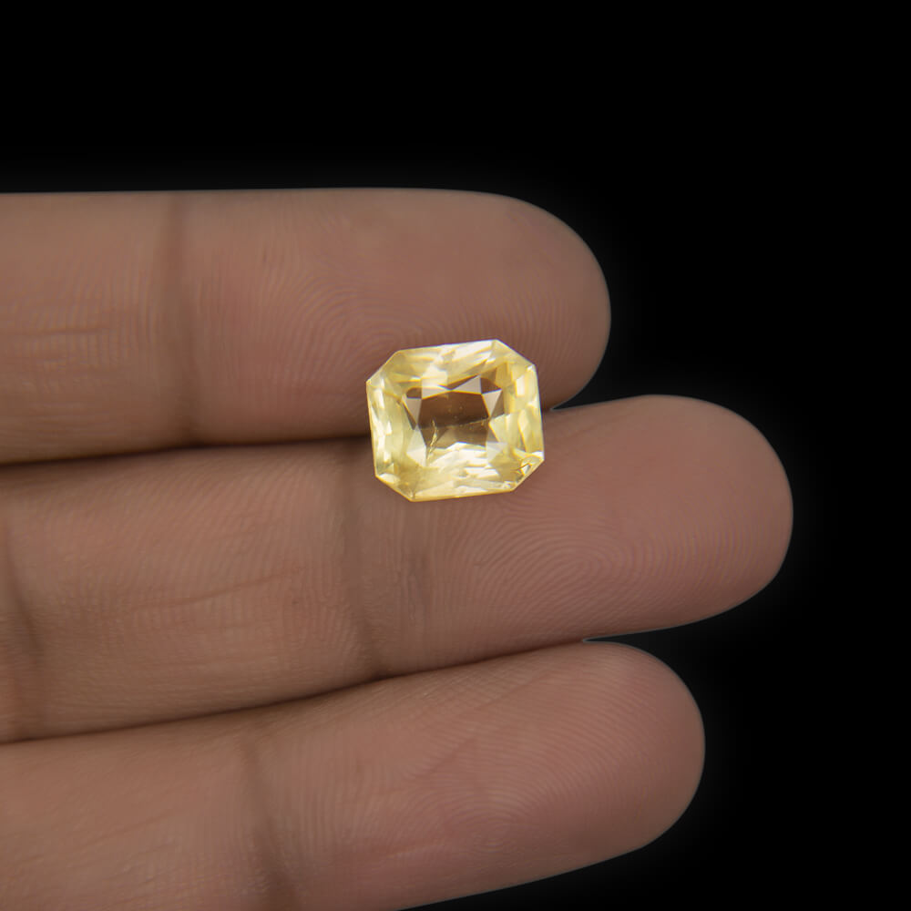 Yellow Sapphire (Pukhraj) Sri Lanka - 5.44 Carat (6.00 Ratti)