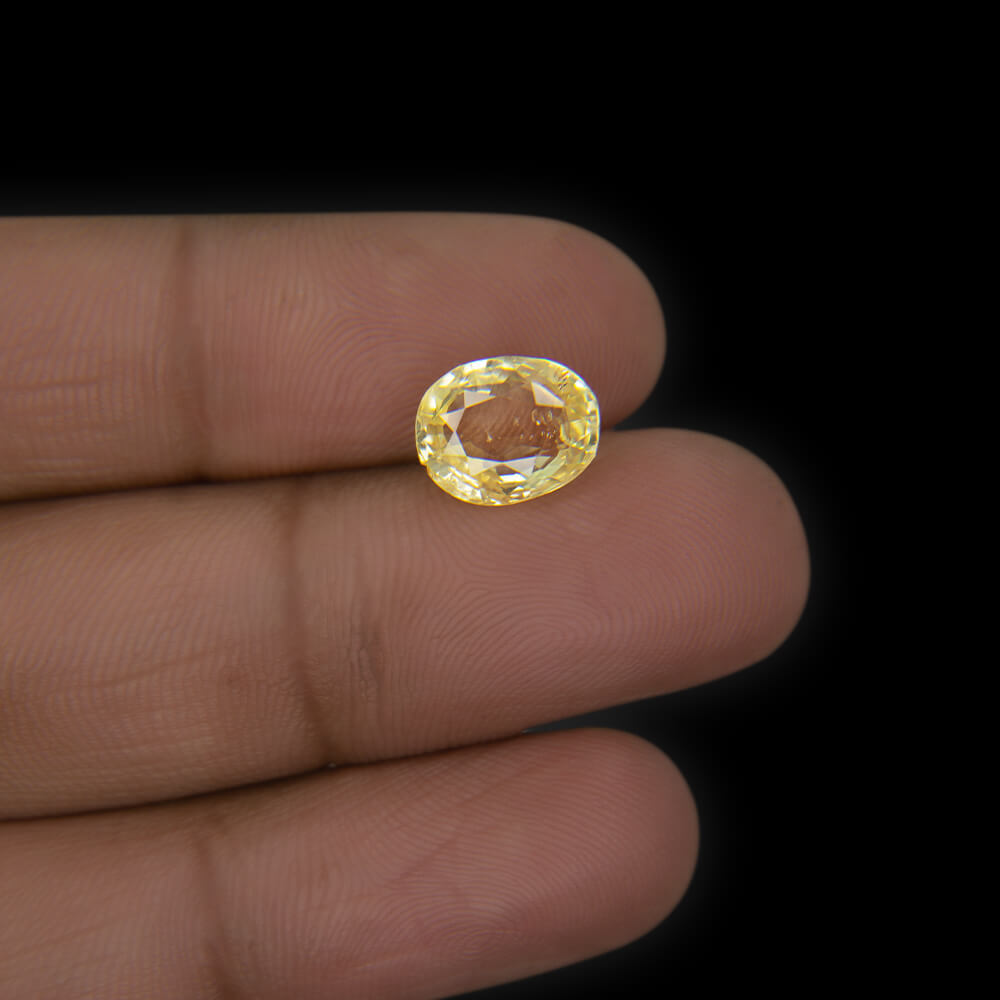 Yellow Sapphire (Pukhraj) Sri Lanka - 4.12 Carat (4.50 Ratti)