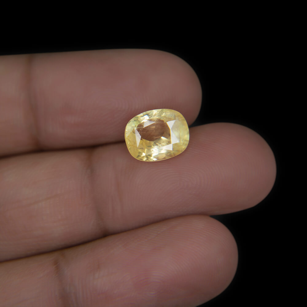 Yellow Sapphire (Pukhraj) Sri Lanka - 4.11 Carat (4.50 Ratti)