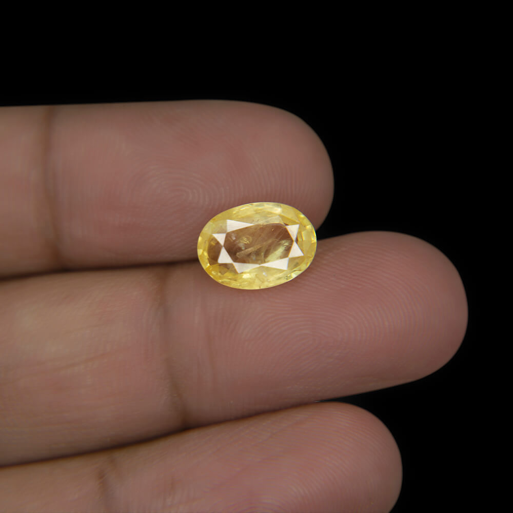 Yellow Sapphire (Pukhraj) Sri Lanka - 4.24 Carat (4.50 Ratti)