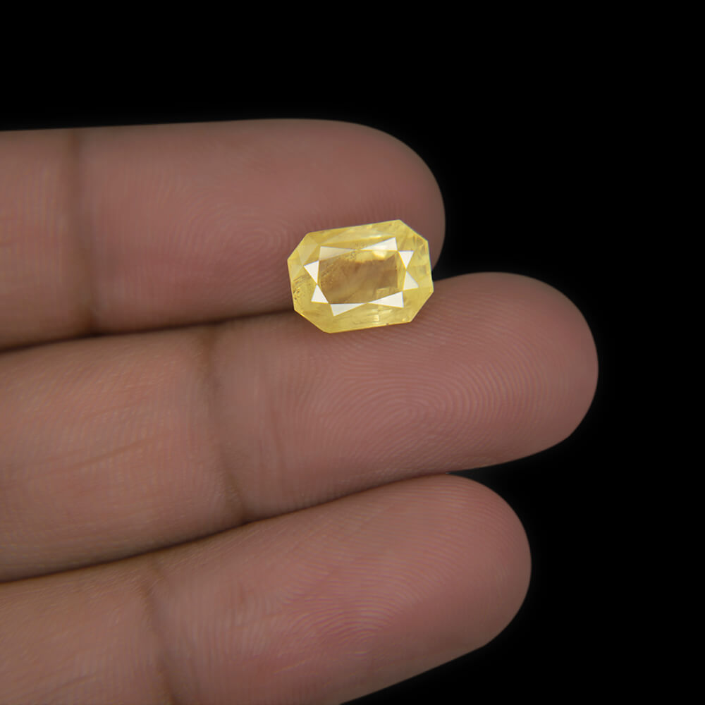 Yellow Sapphire (Pukhraj) Sri Lanka - 4.85 Carat (5.25 Ratti)