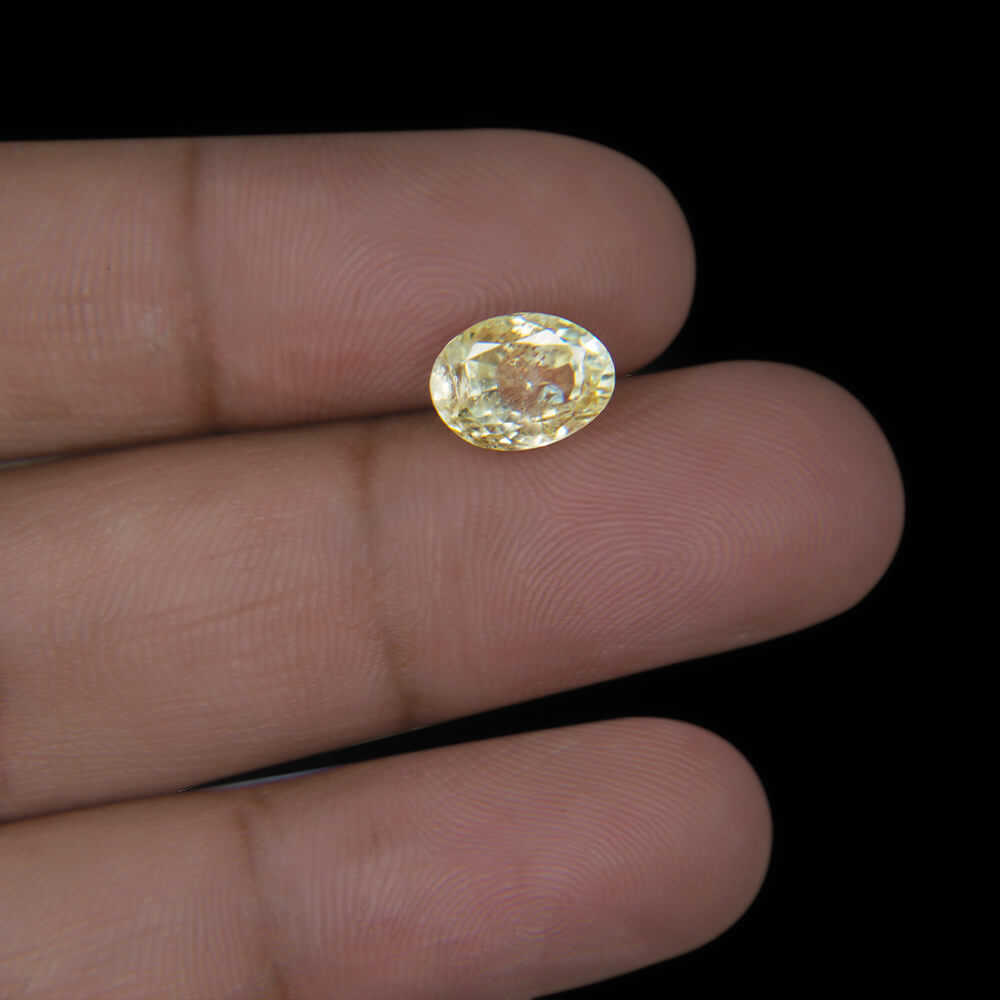 Yellow Sapphire - 4.05 Carat