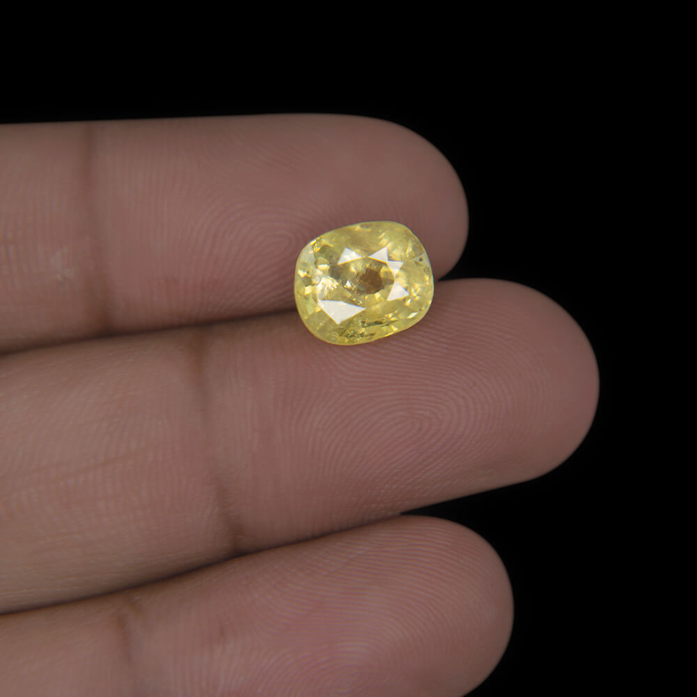 Yellow Sapphire - 4.88 Carat