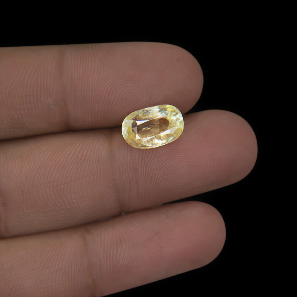 Yellow Sapphire - 4.19 Carat