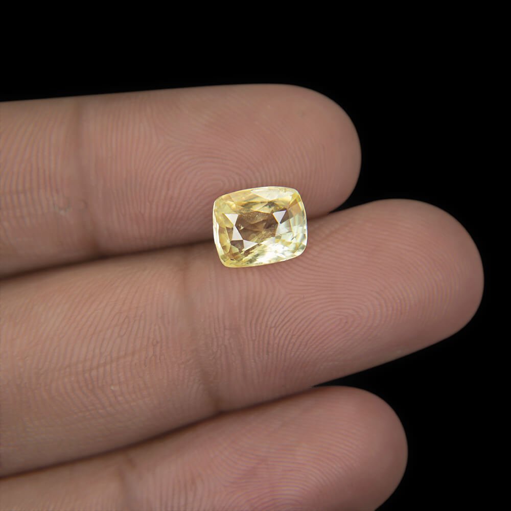 Yellow Sapphire - 2.89 Carat