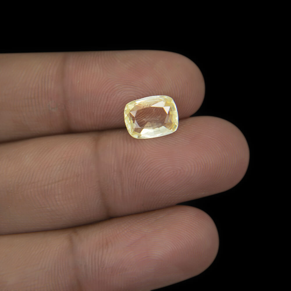 Yellow Sapphire - 3.28 Carat