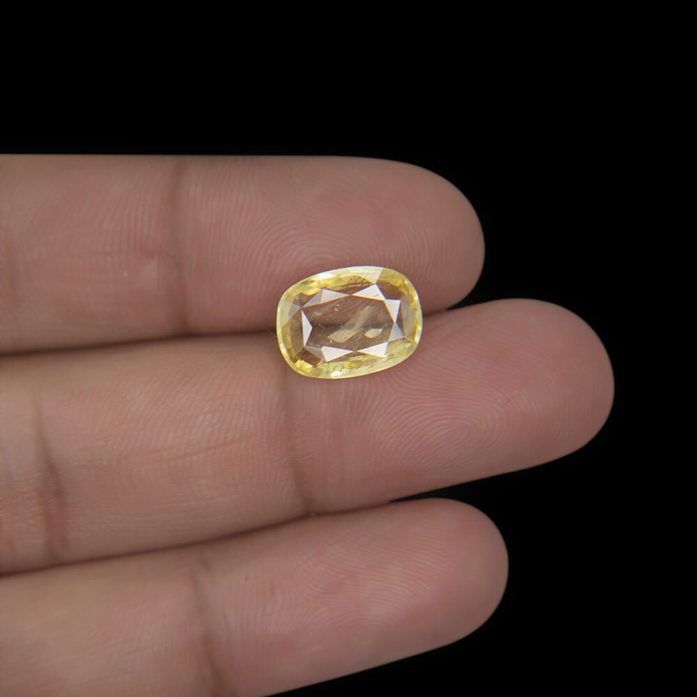 Yellow Sapphire - 5.78 Carat