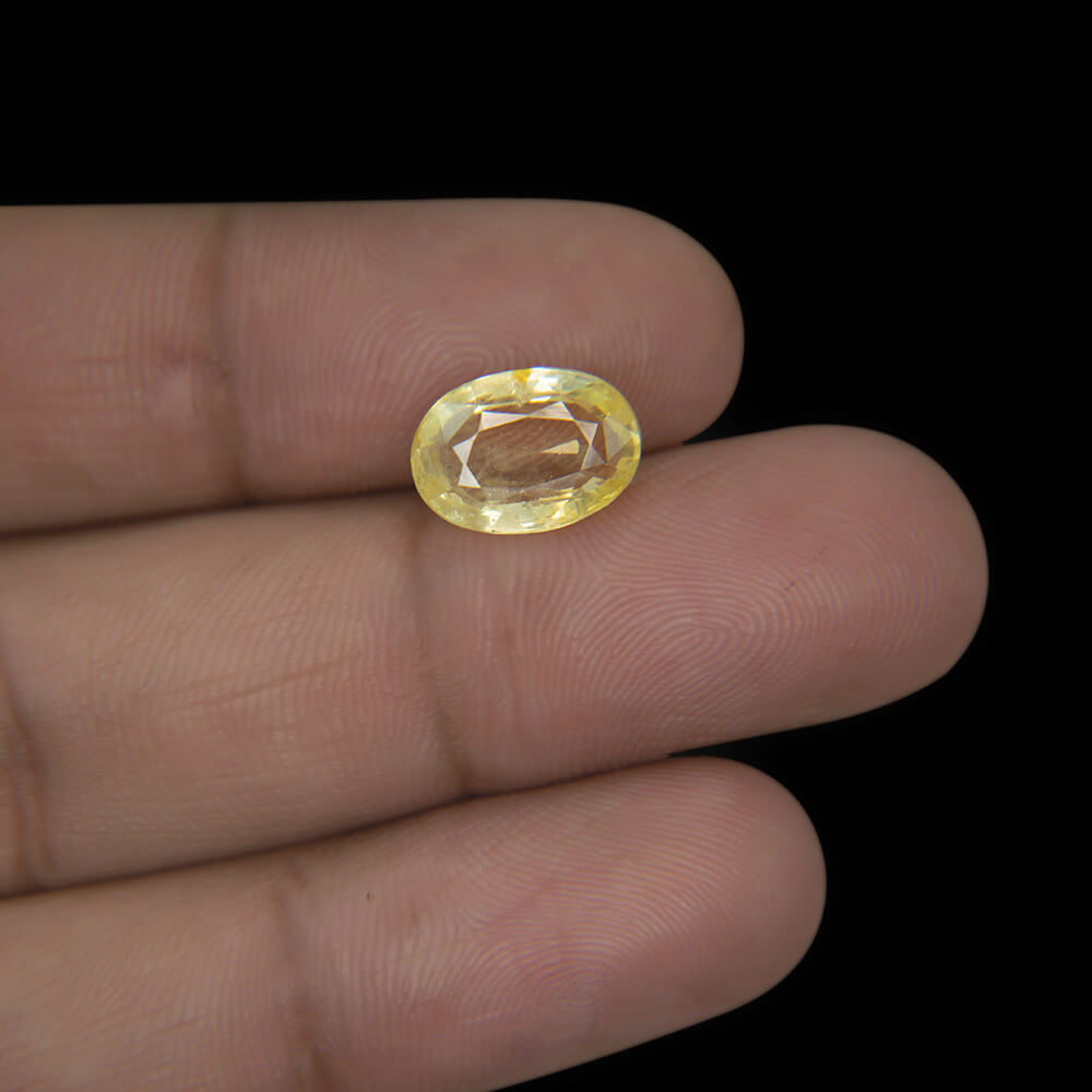 Yellow Sapphire - 4.79 Carat