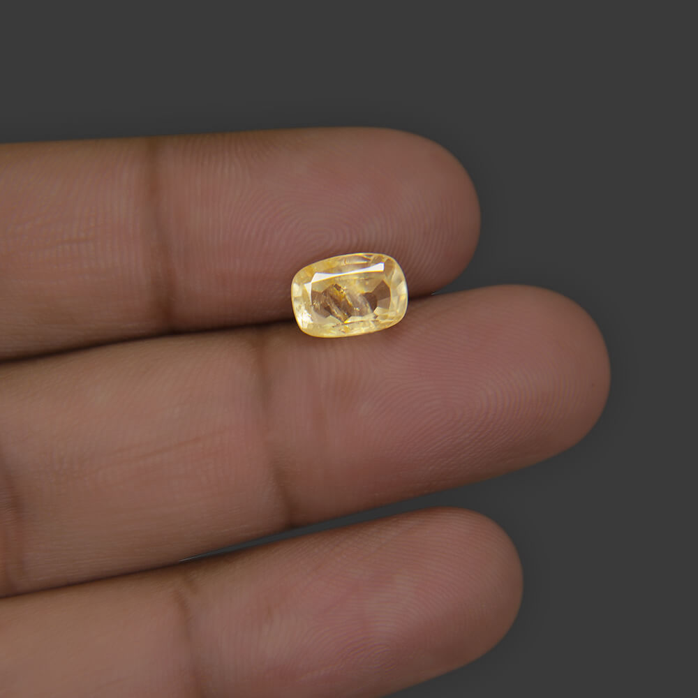 Yellow Sapphire - 2.56 Carat