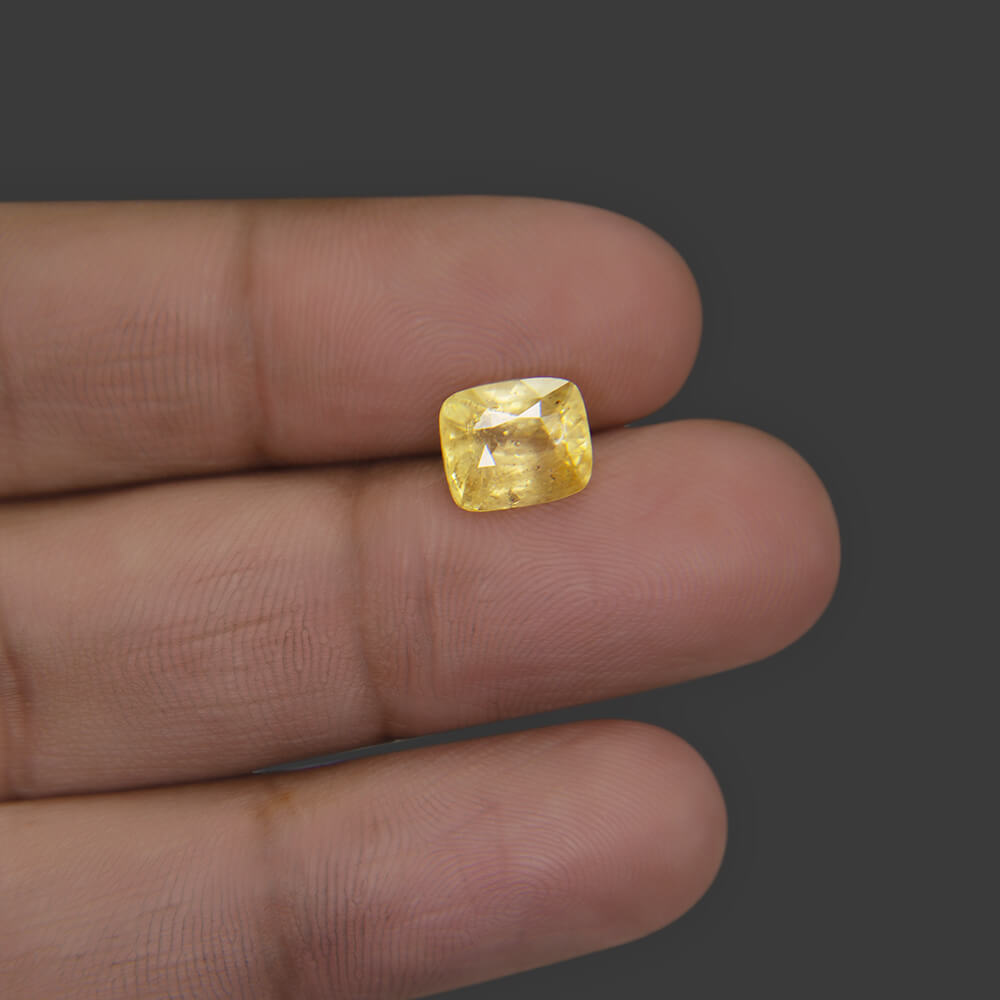 Yellow Sapphire - 3.26 Carat