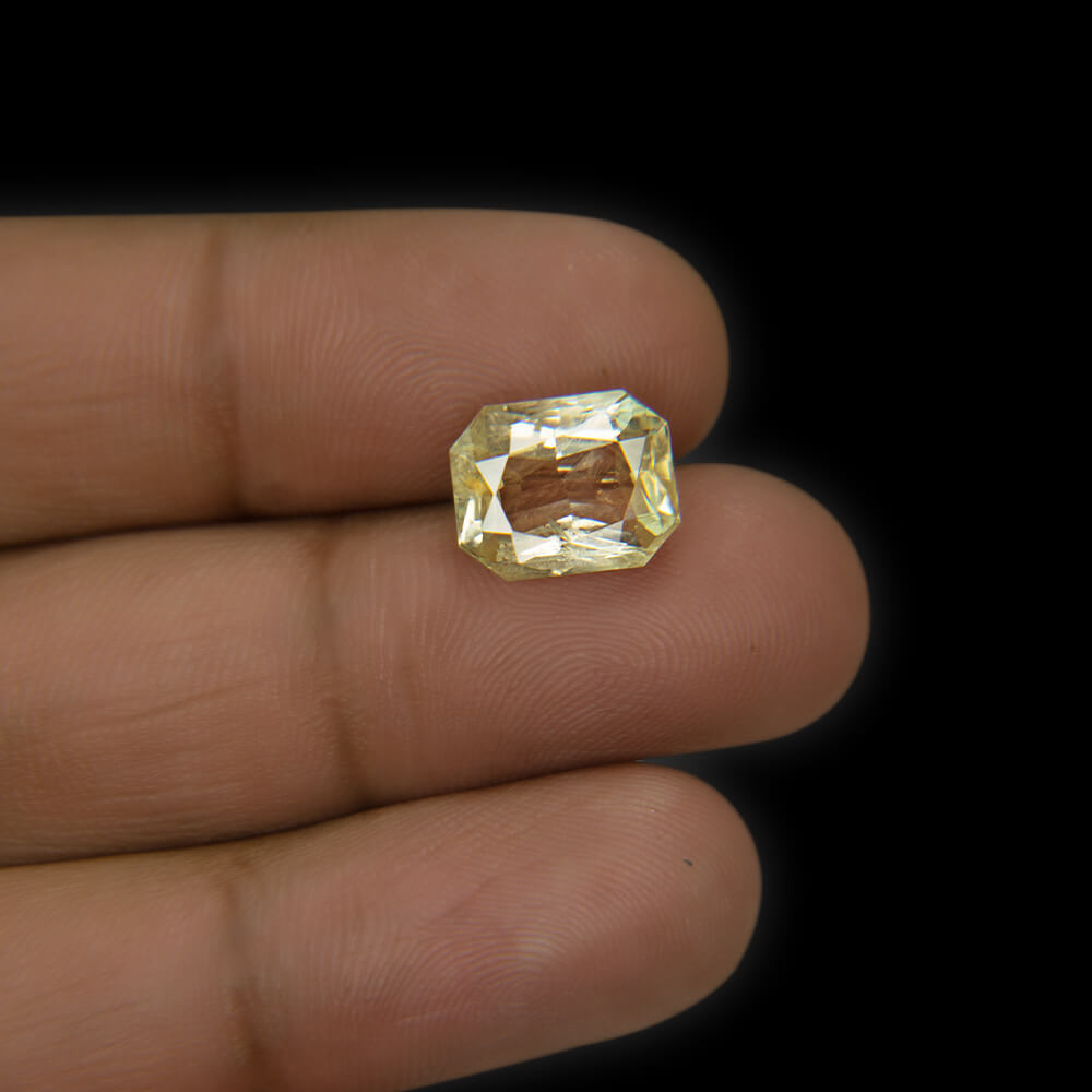 Yellow Sapphire (Pukhraj) Sri Lanka - 6.01 Carat (6.50 Ratti)