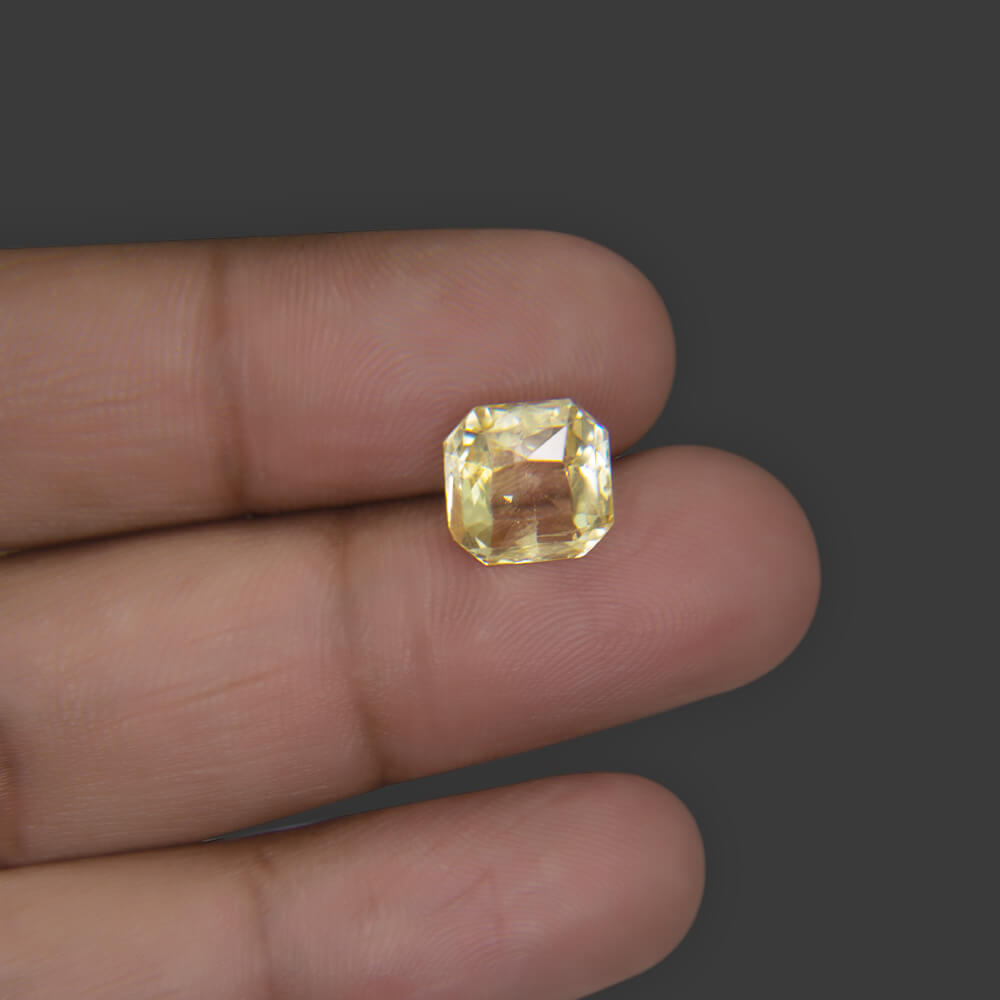 Yellow Sapphire - 5.70 Carat