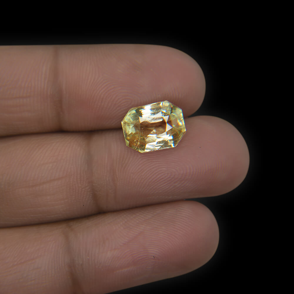 Yellow Sapphire (Pukhraj) Sri Lanka - 5.12 Carat (5.60 Ratti)