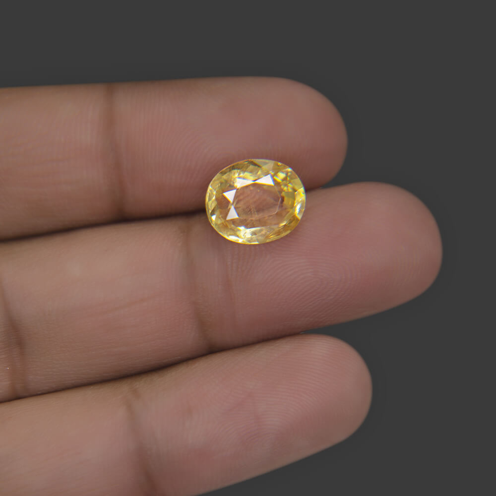 Yellow Sapphire - 5.81 Carat