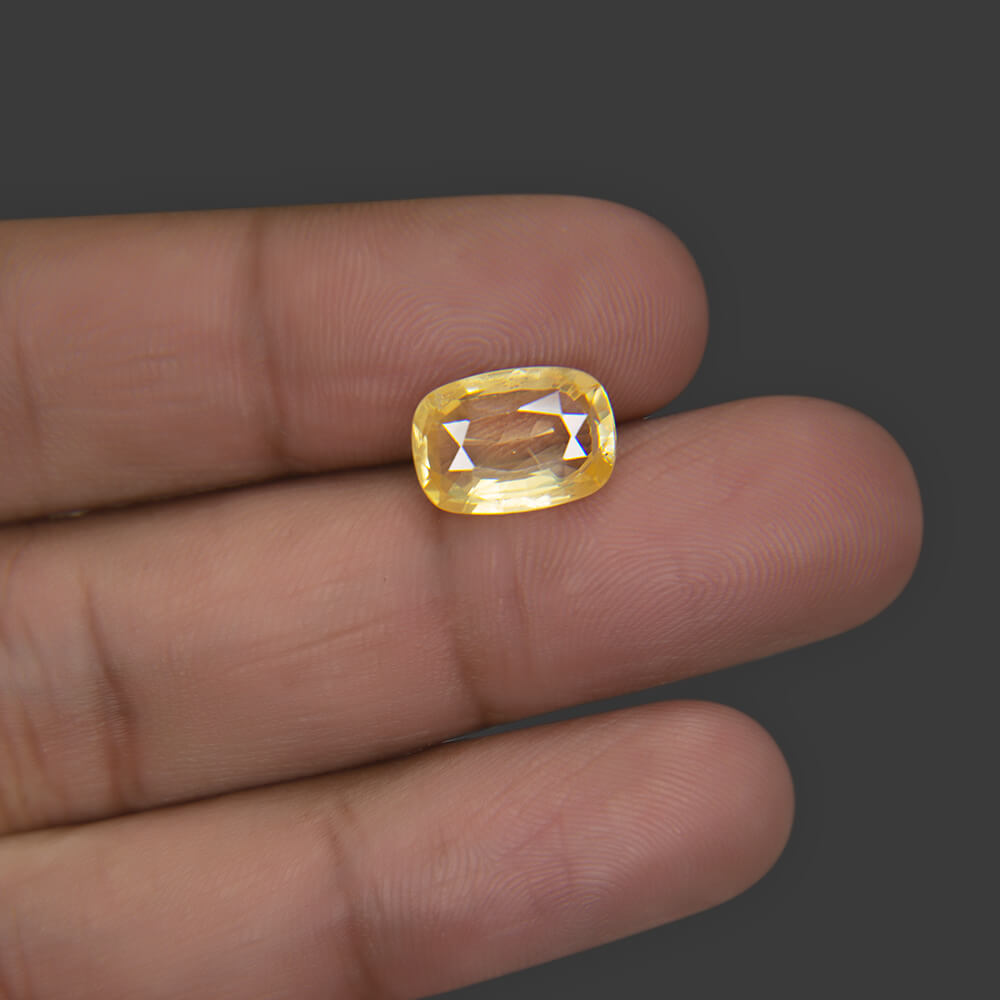 Yellow Sapphire - 5.80 Carat