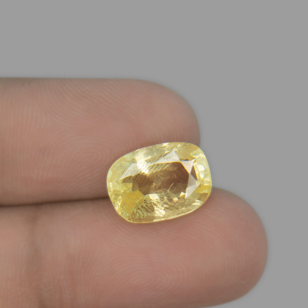 Yellow Sapphire - 6.61 Carat