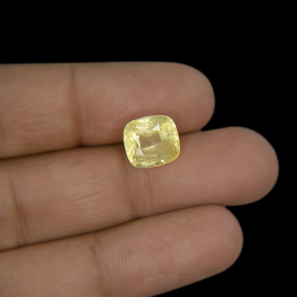Yellow Sapphire (Pukhraj) Ceylon  - 6.71 Carat (7.50 Ratti)